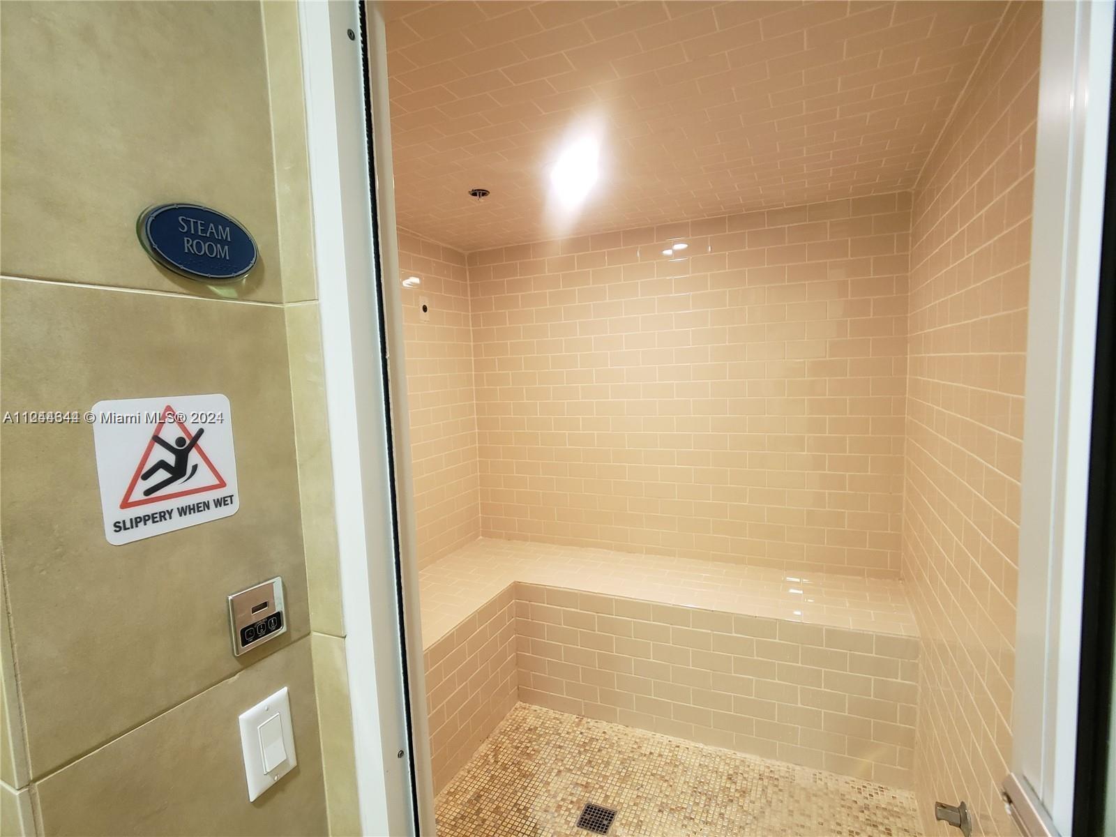 THE COLLINS CONDO - Residential Lease