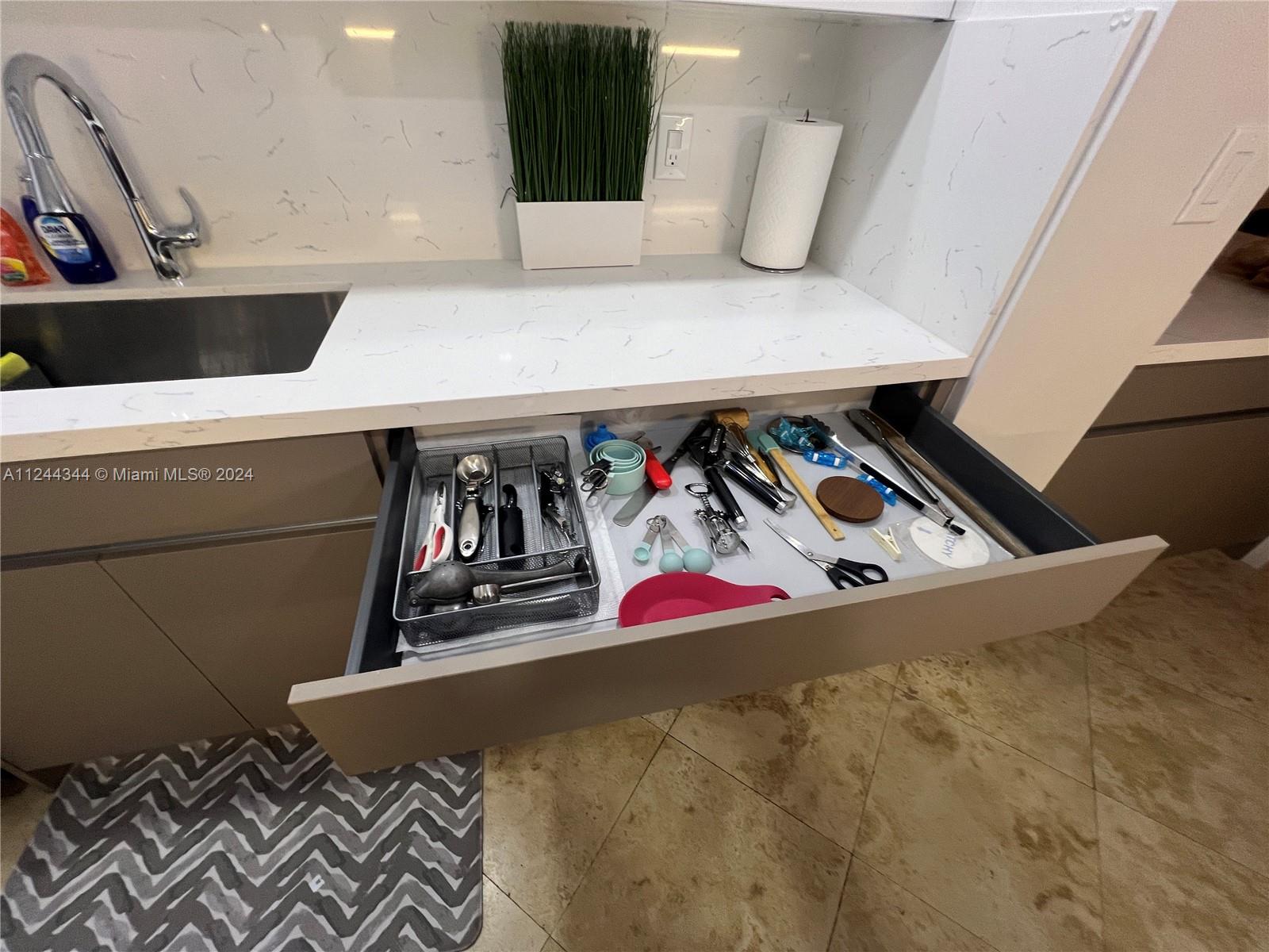 THE COLLINS CONDO - Residential Lease