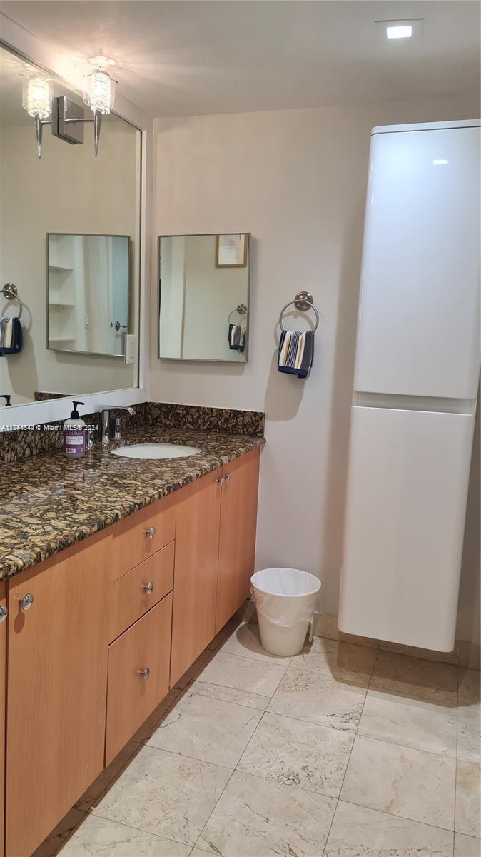 THE COLLINS CONDO - Residential Lease