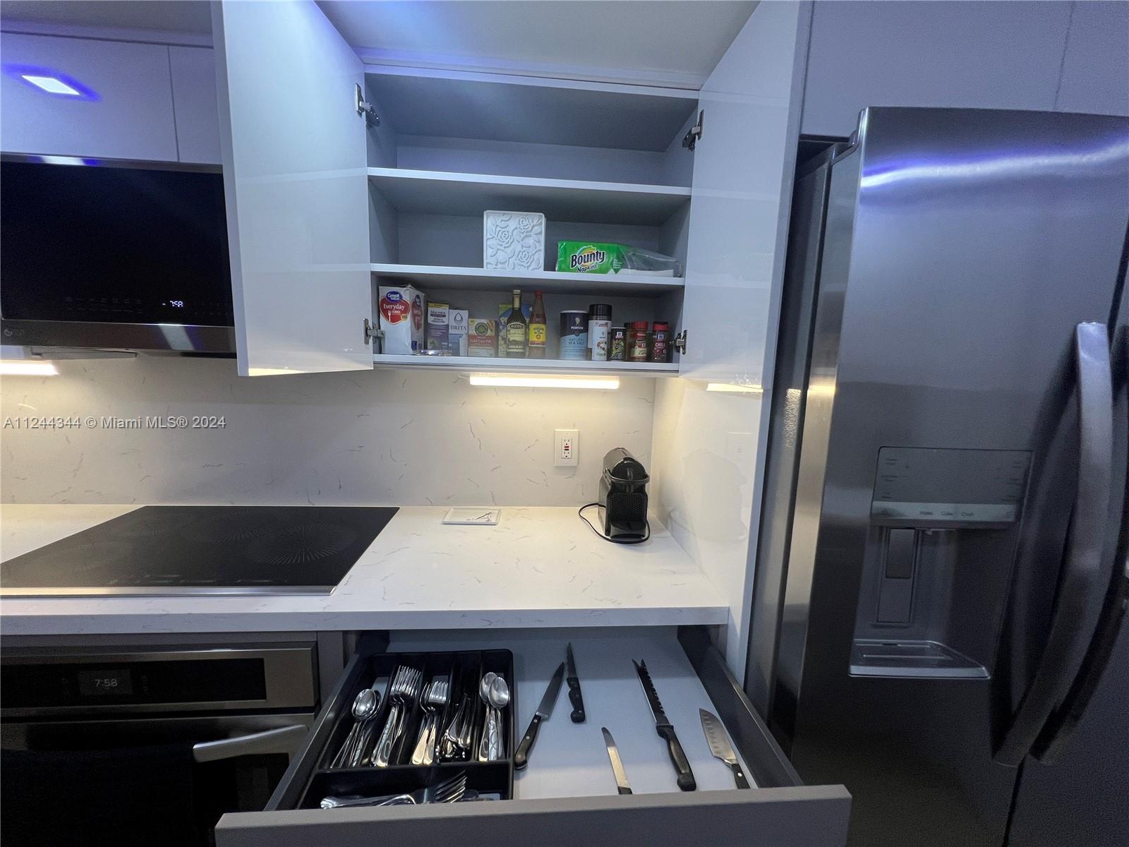 THE COLLINS CONDO - Residential Lease