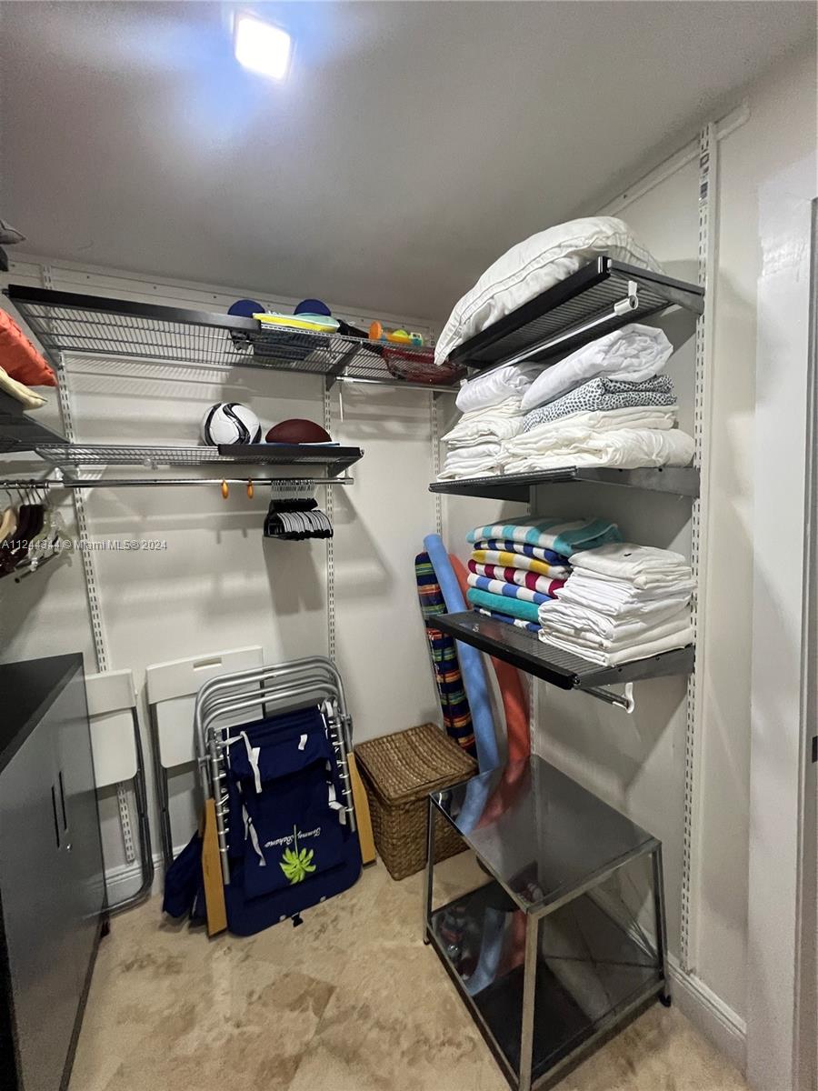 THE COLLINS CONDO - Residential Lease