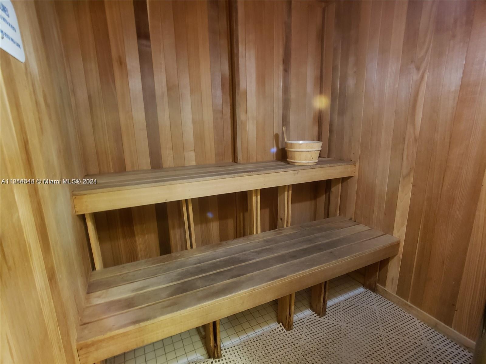 THE COLLINS CONDO - Residential Lease