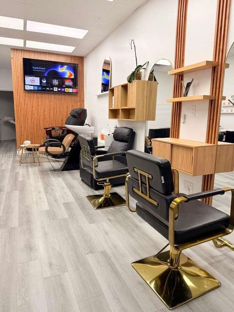 806 NE 125th St North Miami FL 33161