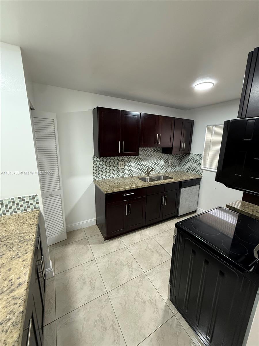 OAKS CONDO - Residential Lease