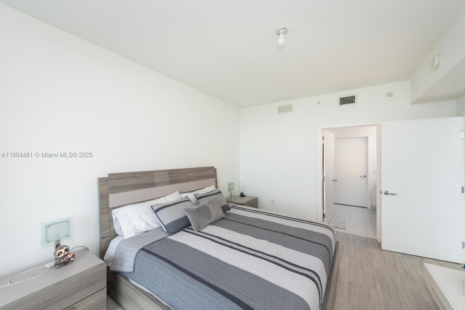 THE HARBOUR NORTH CONDO - Residential Lease