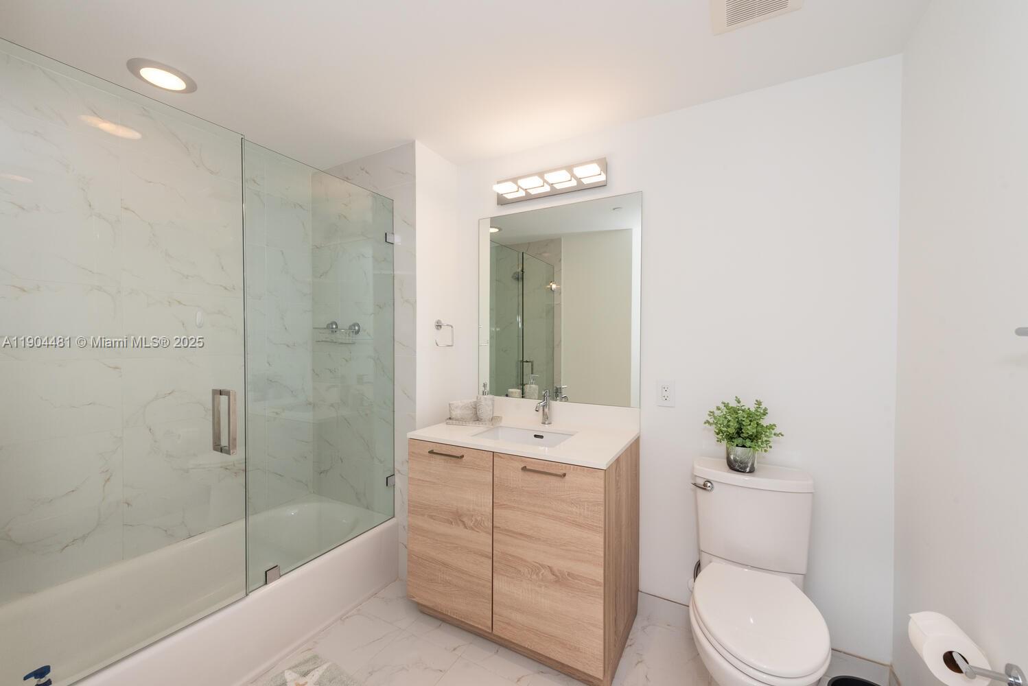 THE HARBOUR NORTH CONDO - Residential Lease