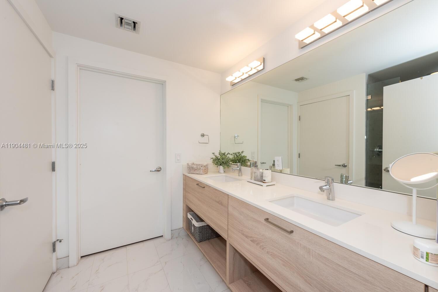 THE HARBOUR NORTH CONDO - Residential Lease