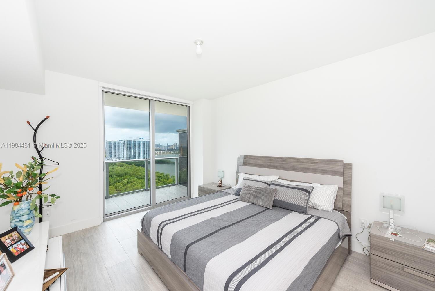 THE HARBOUR NORTH CONDO - Residential Lease