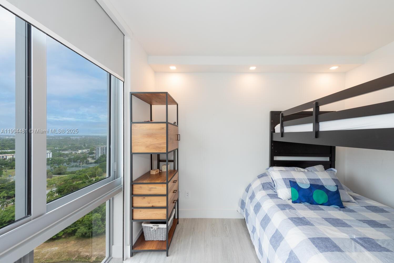 THE HARBOUR NORTH CONDO - Residential Lease