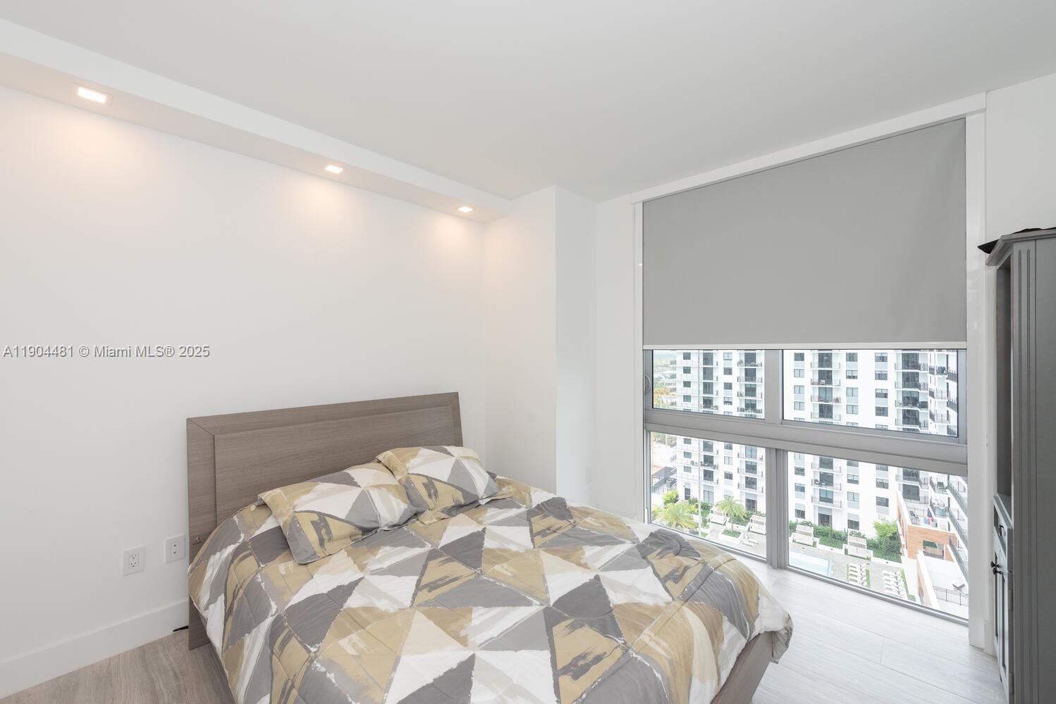 THE HARBOUR NORTH CONDO - Residential Lease