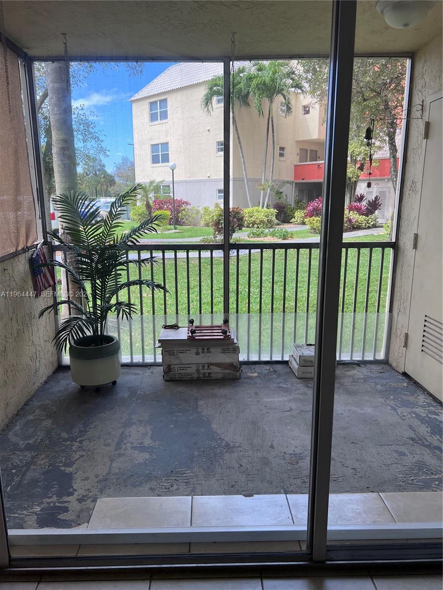 LAS VISTAS AT DORAL CONDO - Residential