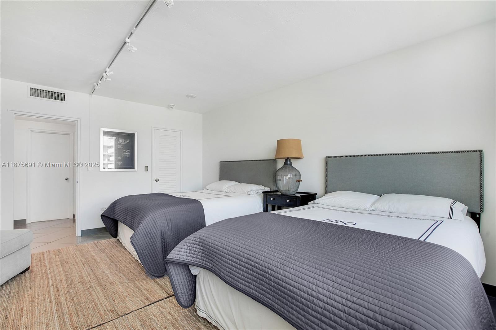 ISLAND HOUSE APT INC - CO - Residential