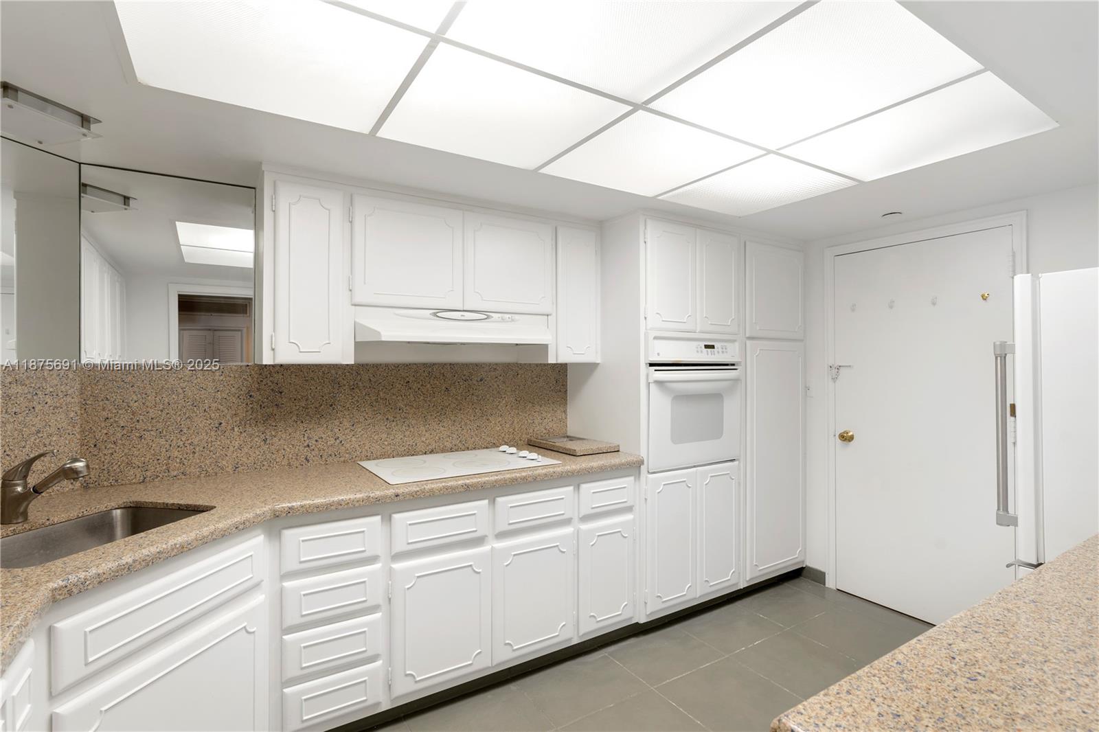 ISLAND HOUSE APT INC - CO - Residential