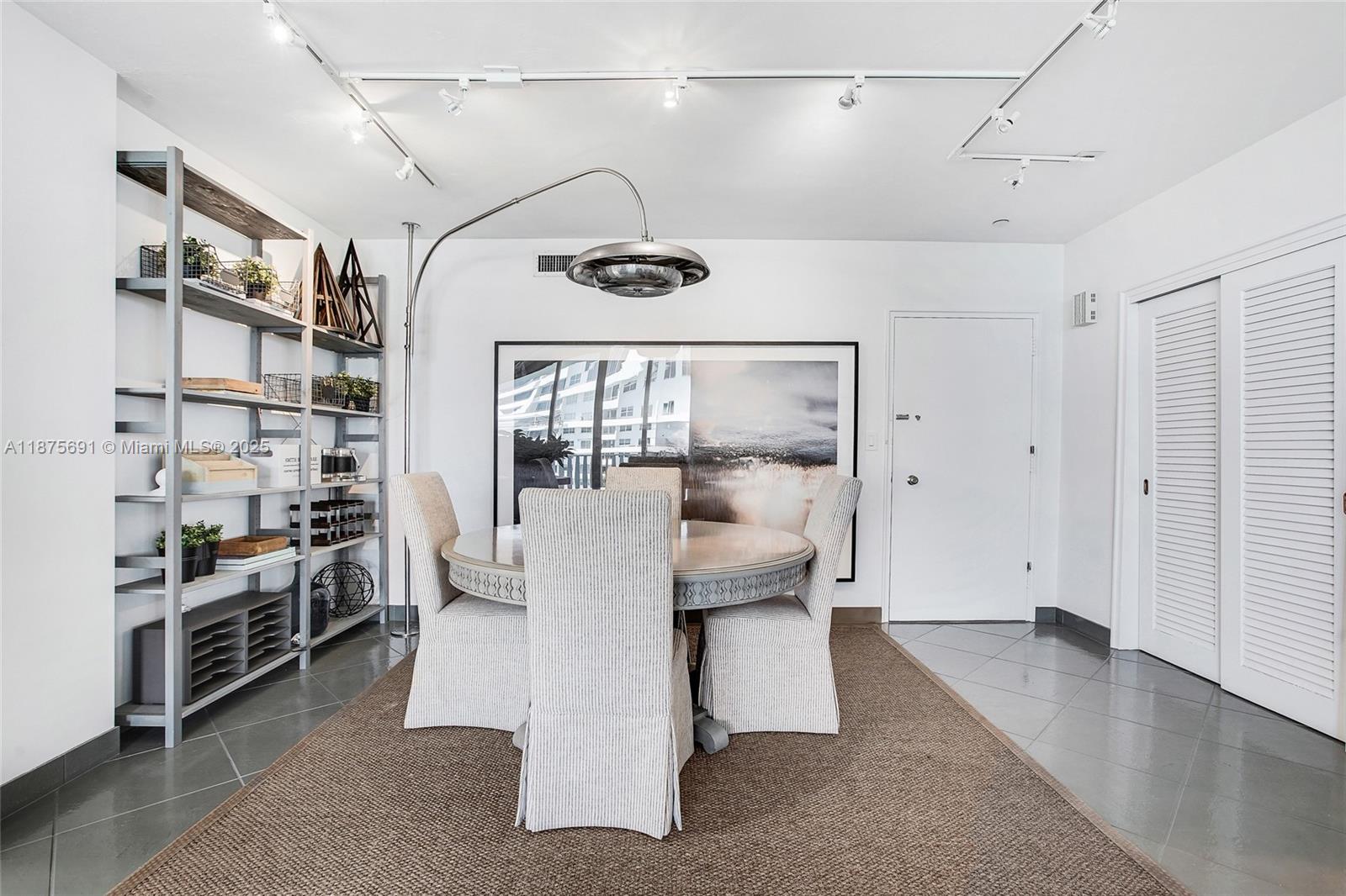 ISLAND HOUSE APT INC - CO - Residential