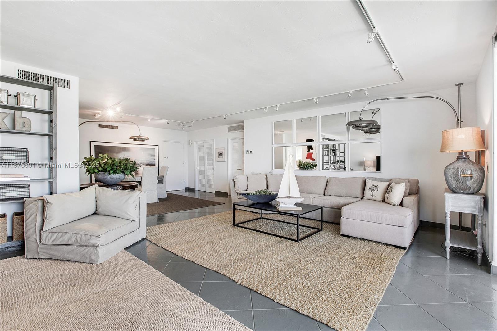 ISLAND HOUSE APT INC - CO - Residential