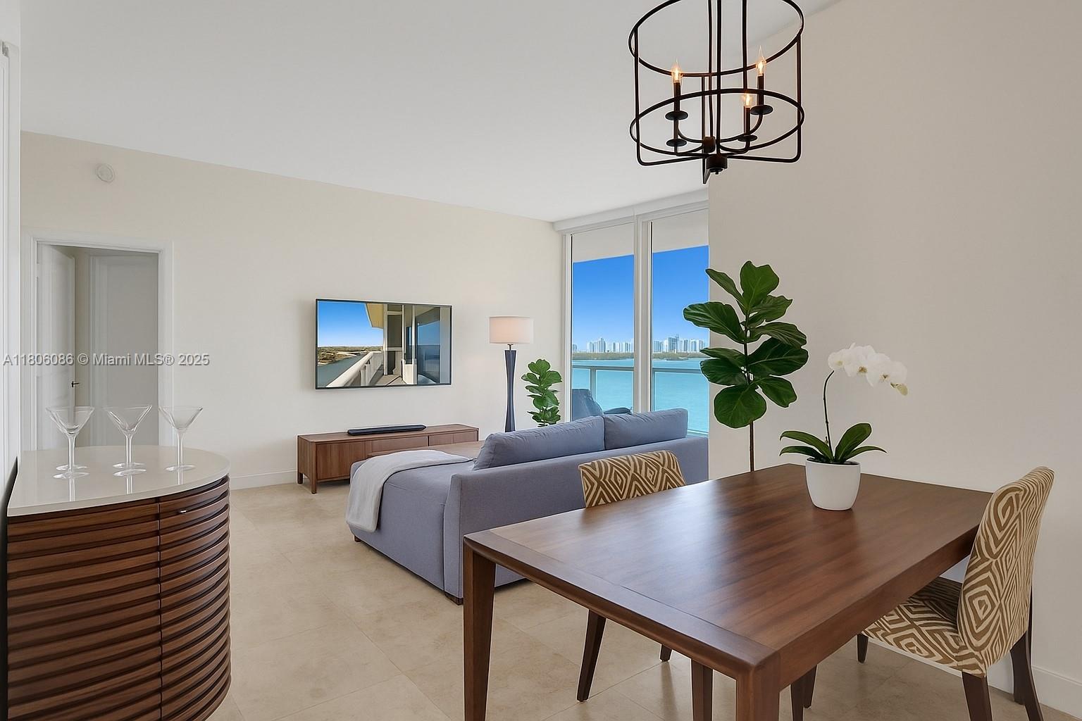 4779 Collins Ave 4006