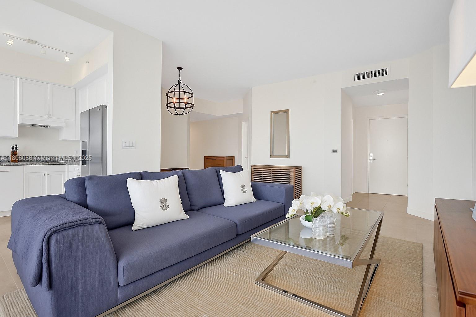 4779 Collins Ave 4006
