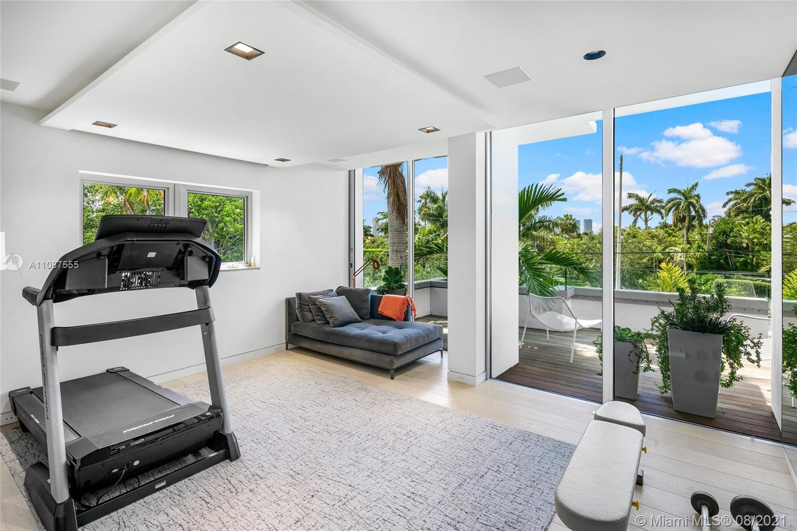 SAN MARINO ISLAND - Residential