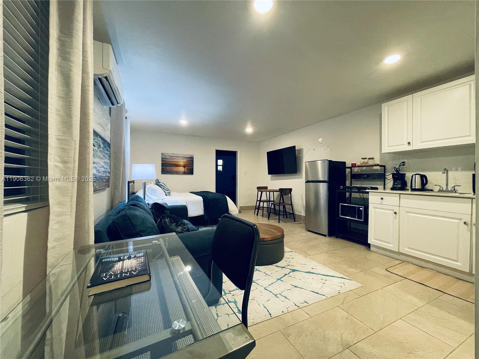 SPANISH COURT - Residential Lease