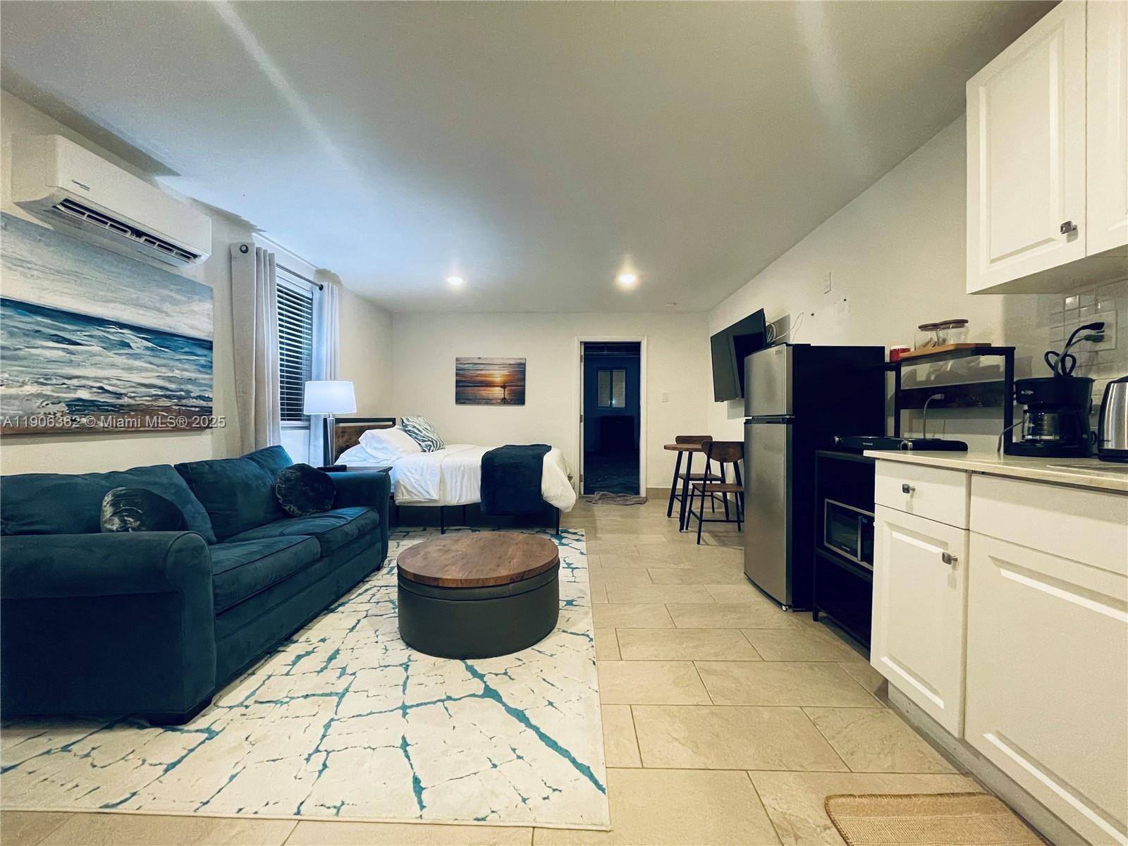 SPANISH COURT - Residential Lease