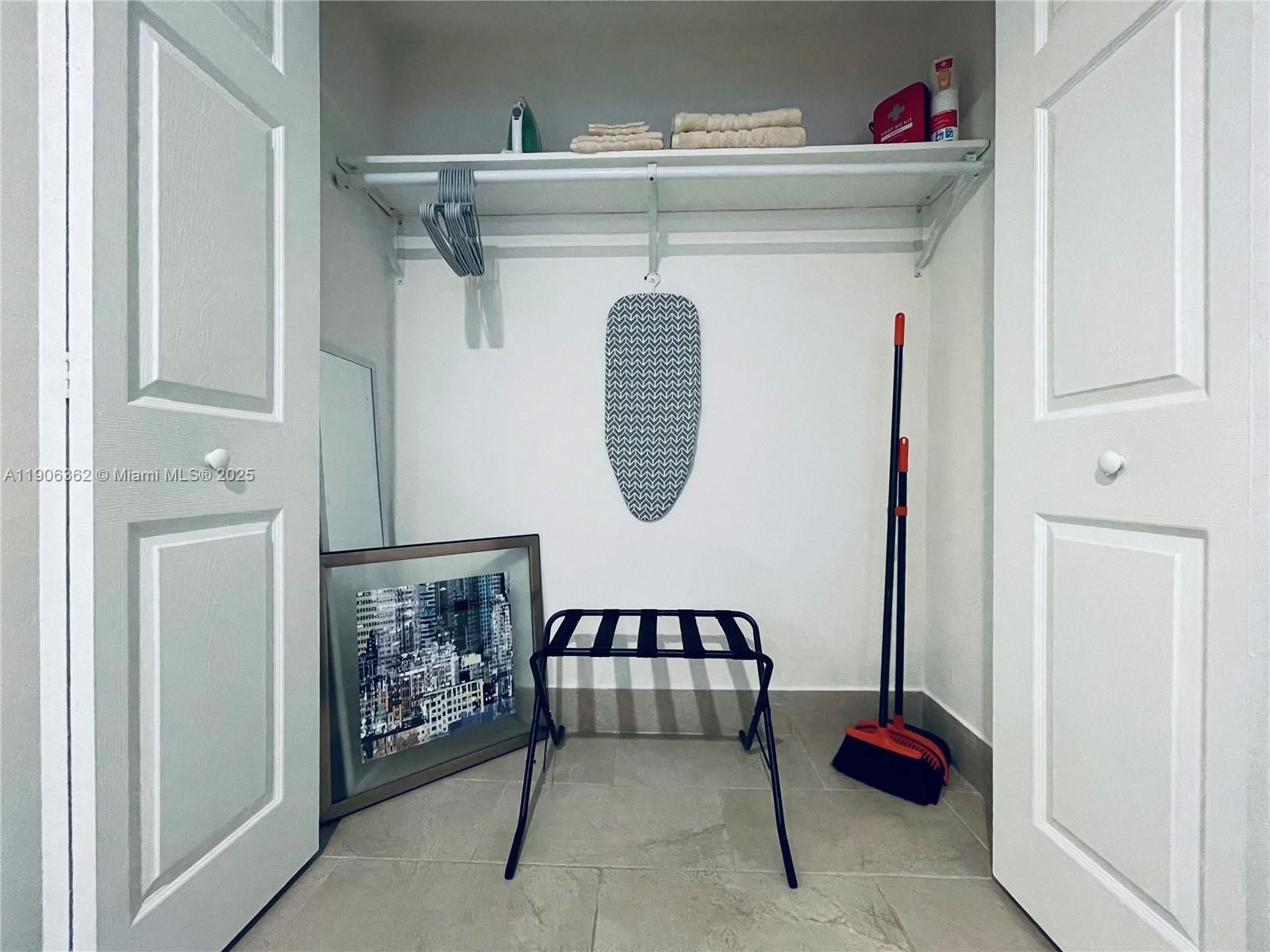 SPANISH COURT - Residential Lease