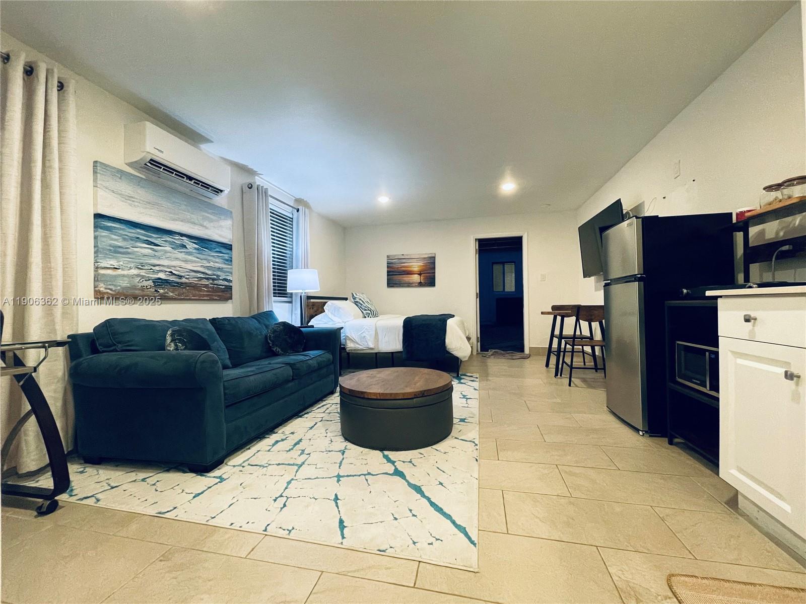 SPANISH COURT - Residential Lease