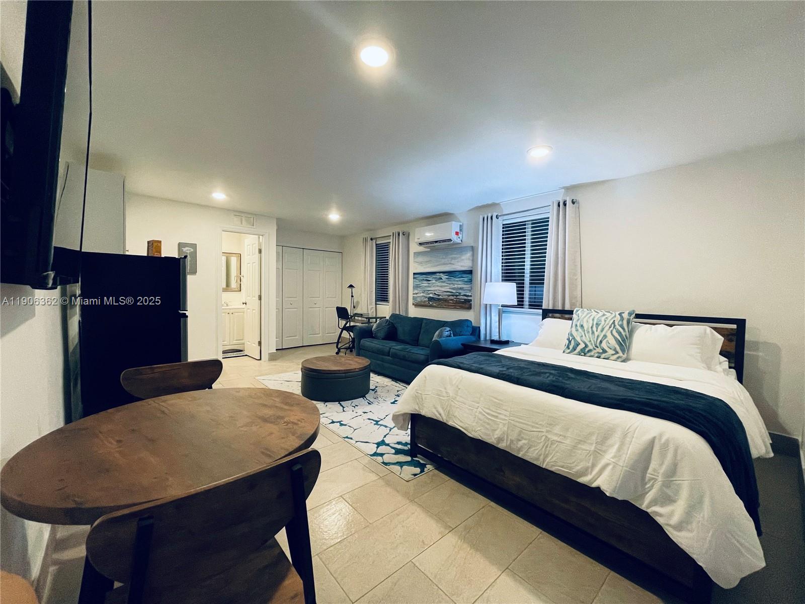 SPANISH COURT - Residential Lease