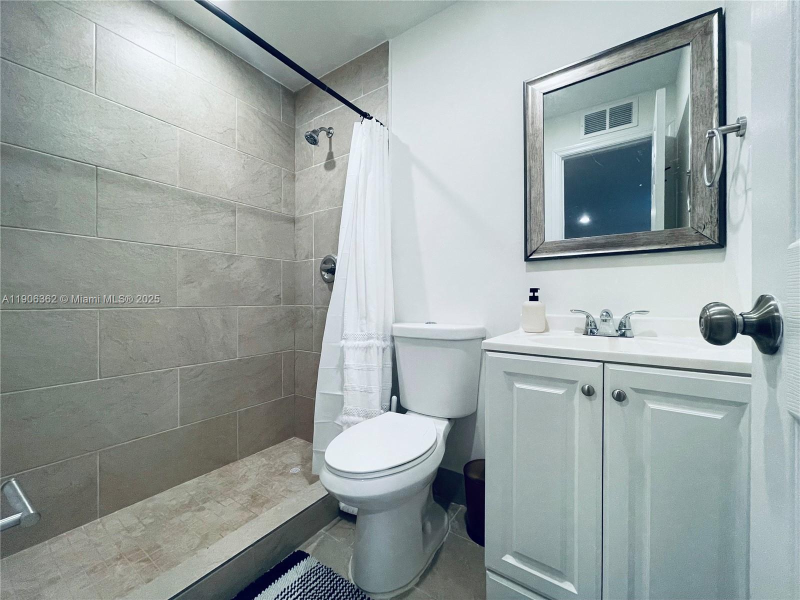 SPANISH COURT - Residential Lease