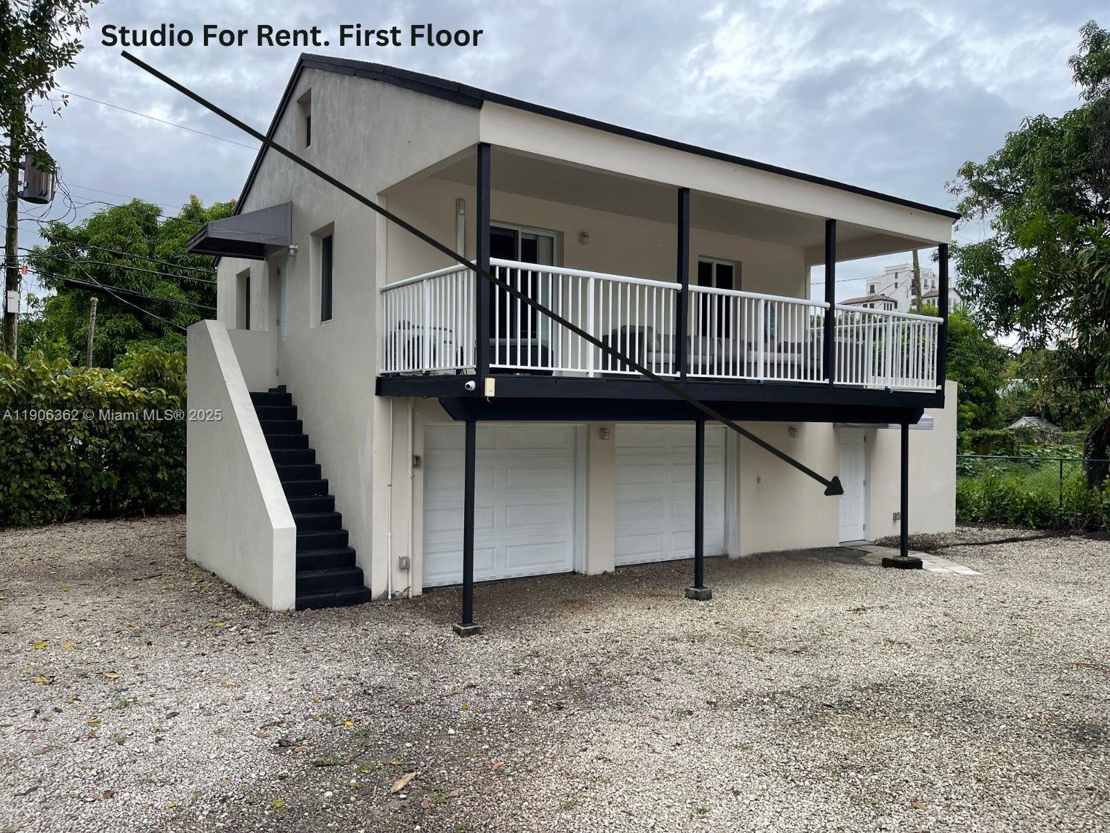 SPANISH COURT - Residential Lease