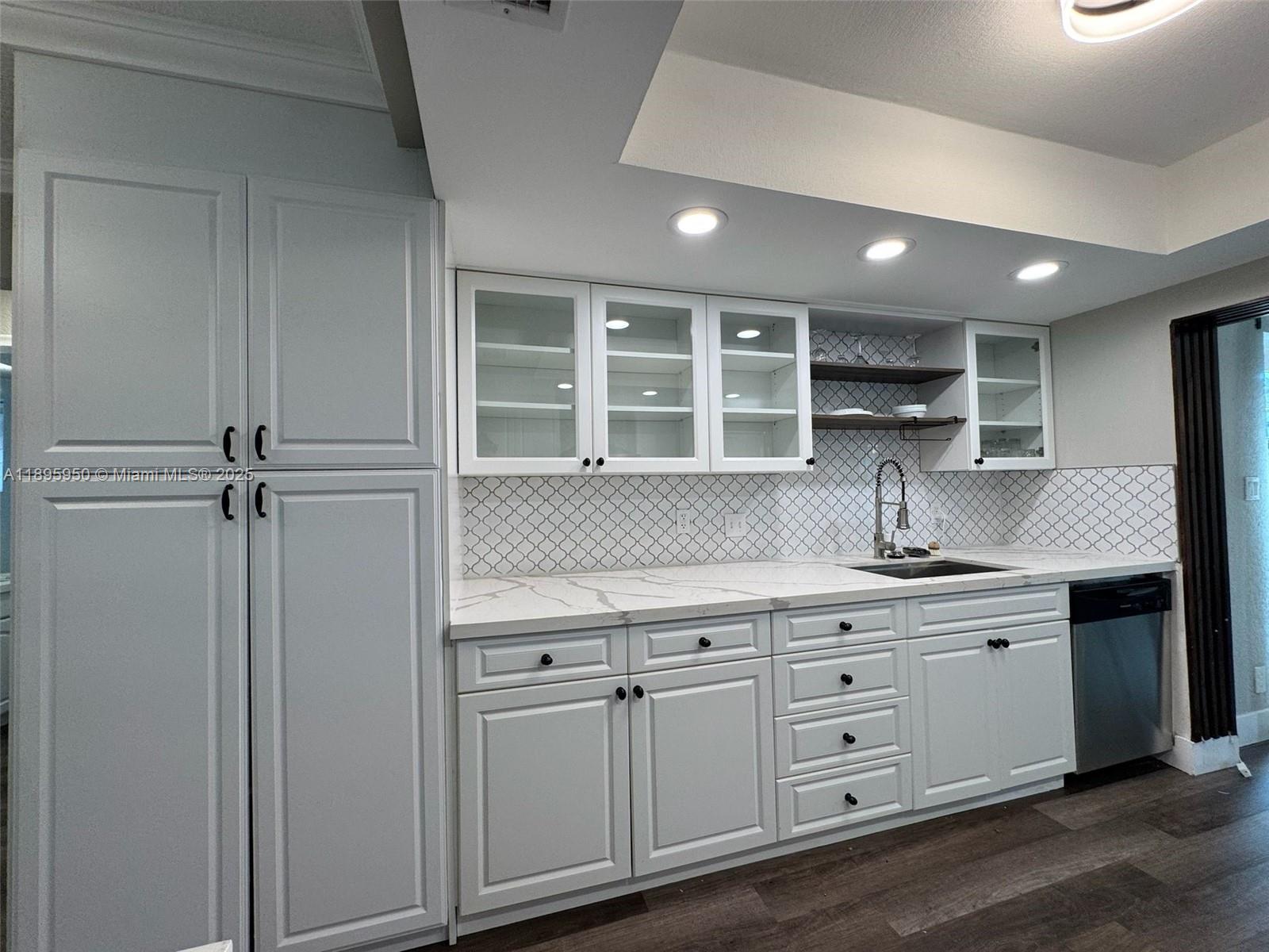 SUNRISE GOLF VILLAGE SE 20 - Residential Lease