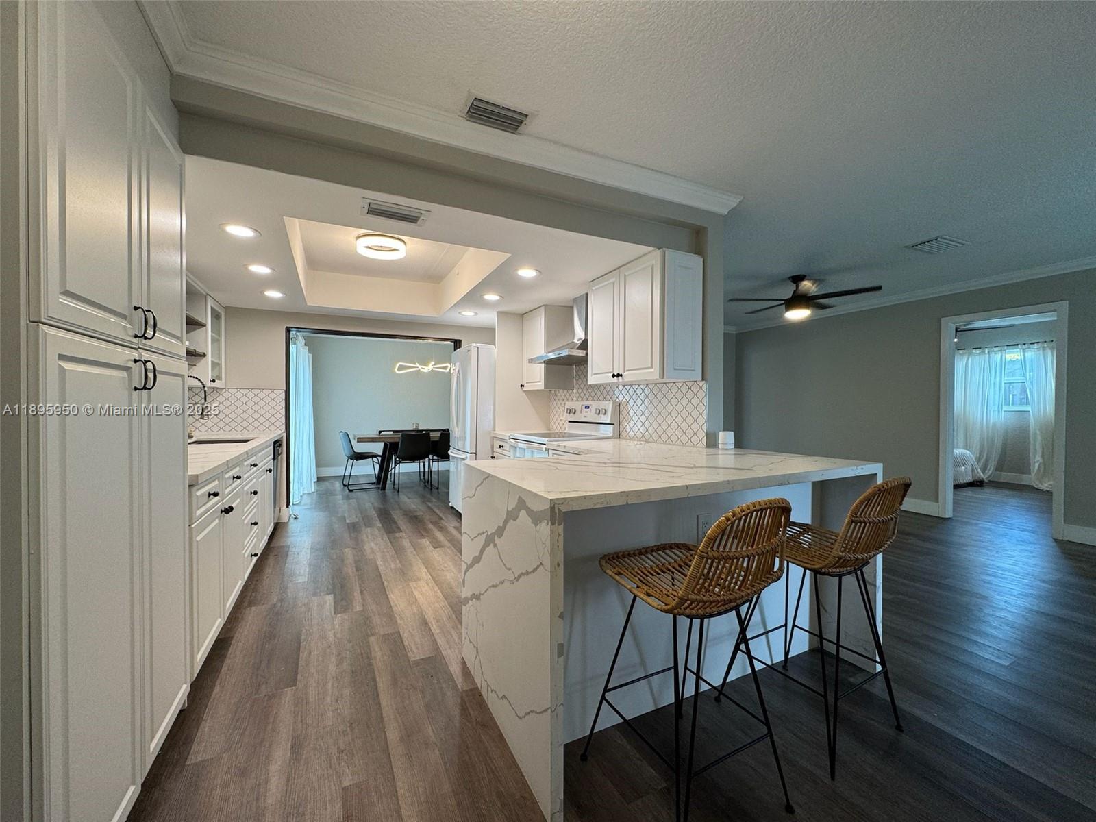 SUNRISE GOLF VILLAGE SE 20 - Residential Lease