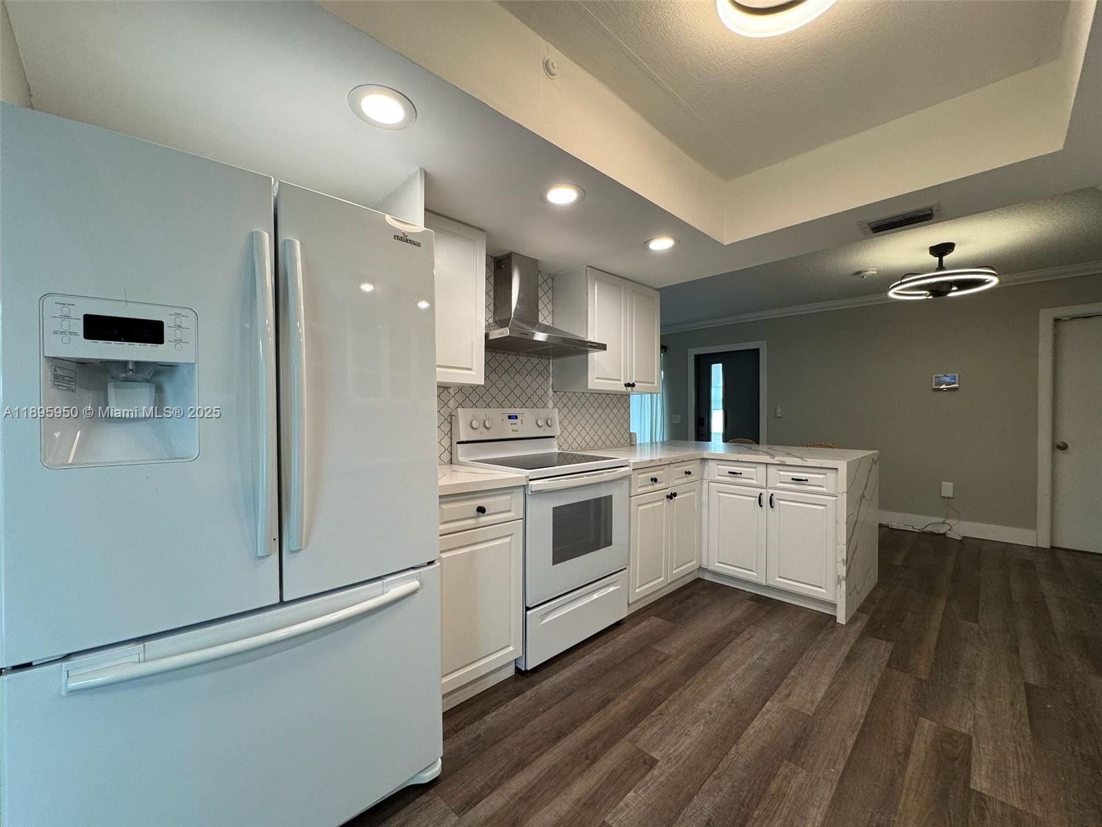 SUNRISE GOLF VILLAGE SE 20 - Residential Lease