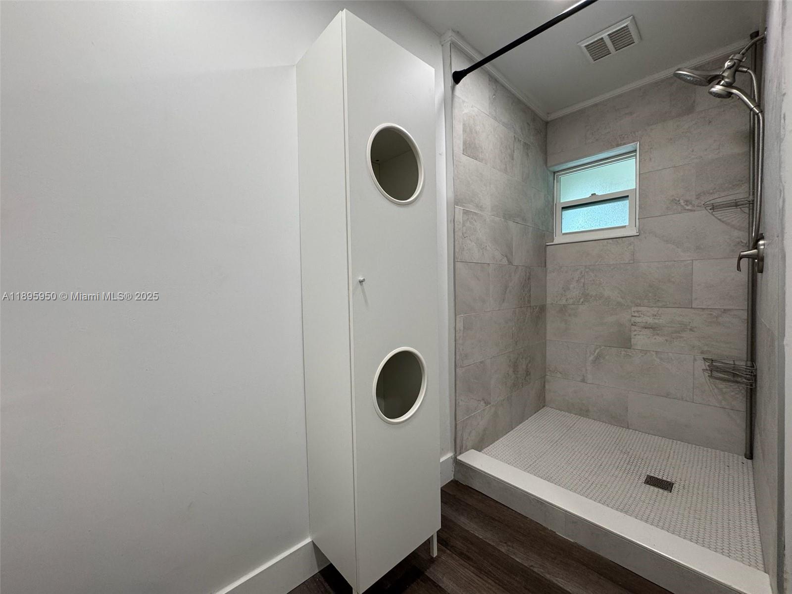 SUNRISE GOLF VILLAGE SE 20 - Residential Lease