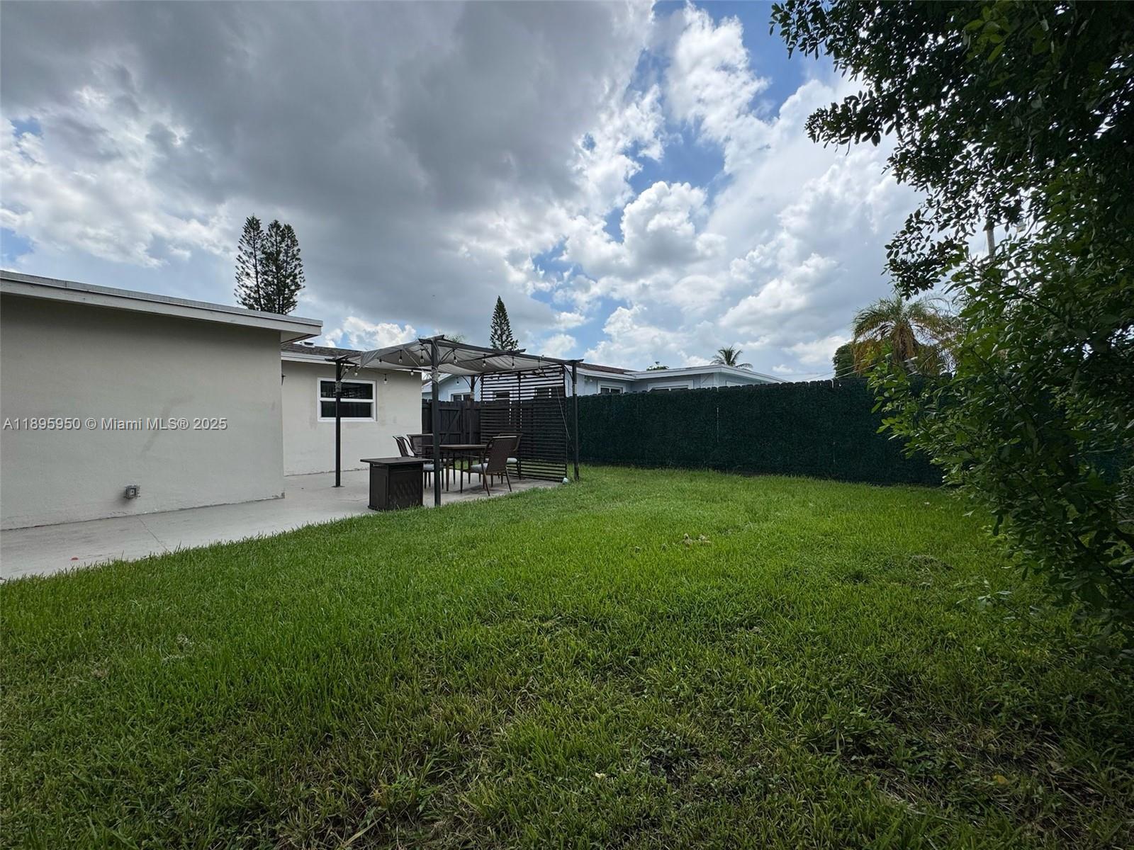 SUNRISE GOLF VILLAGE SE 20 - Residential Lease