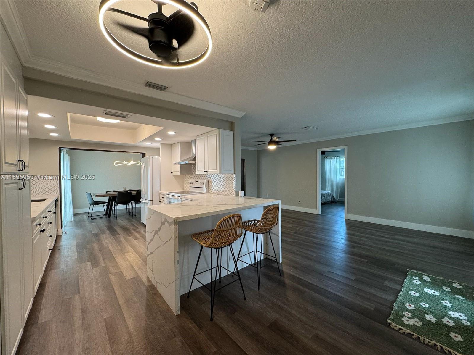 SUNRISE GOLF VILLAGE SE 20 - Residential Lease