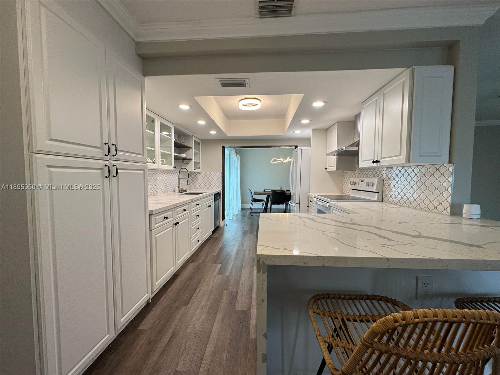 SUNRISE GOLF VILLAGE SE 20 - Residential Lease