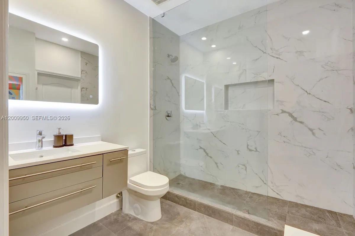 THE CLUB AT BRICKELL BAY - Residential