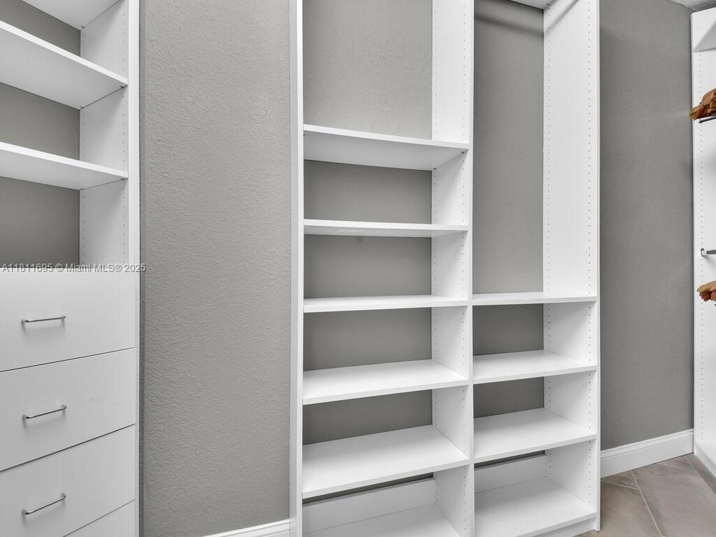 DEL VERA COUNTRY CLUB - Residential