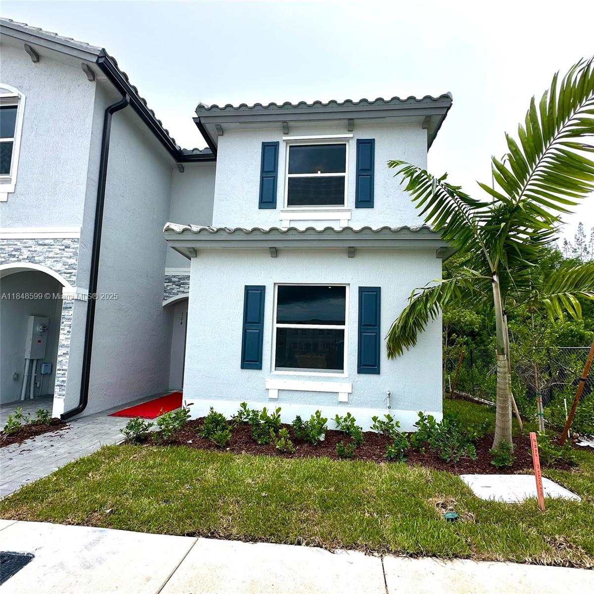 *Only 2 months to move in. Newly built in 2025, this corner townhouse offers 3 bedrooms, one bedroom on the first floor with a full bathroom. It also includes a washer and dryer, 2 assigned parking space in the front of the property, and a spacious and private patio with no neighbors.
The community is called Le Jardine and is brand new, the clubhouse opening soon. It has an excellent location with Publix within walking distance and the highway 5 minutes away. Pets are welcome. *Internet service included.