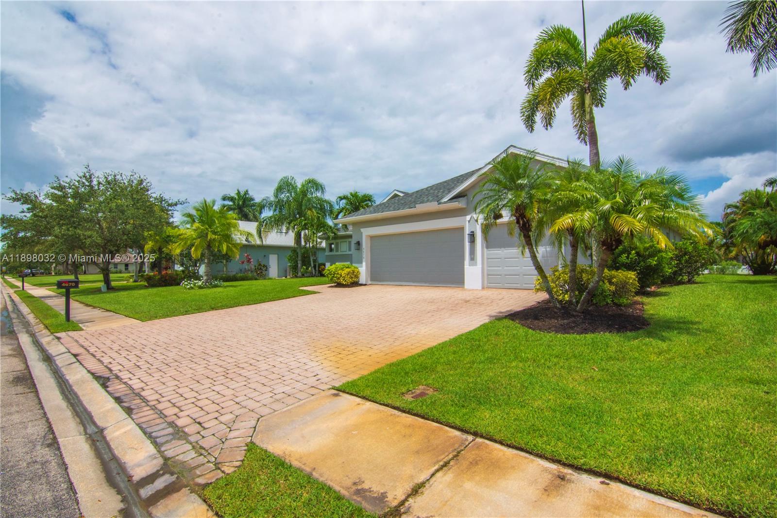 4670 SW Stephanie Ln SW, Vero Beach, FL, 32968/$619,900 4 4670 SW Stephanie Ln SW