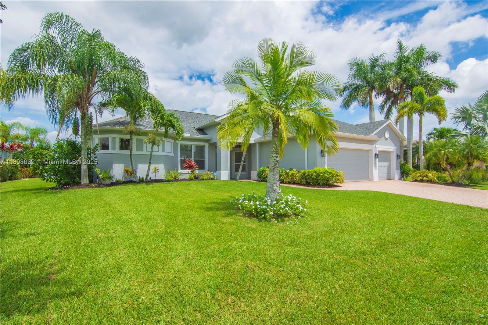 4670 SW Stephanie Ln SW, Vero Beach, FL, 32968/$619,900 2 4670 SW Stephanie Ln SW