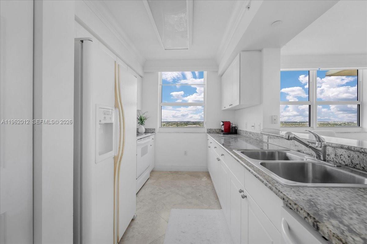 TURNBERRY ON THE GREEN CO - Residential