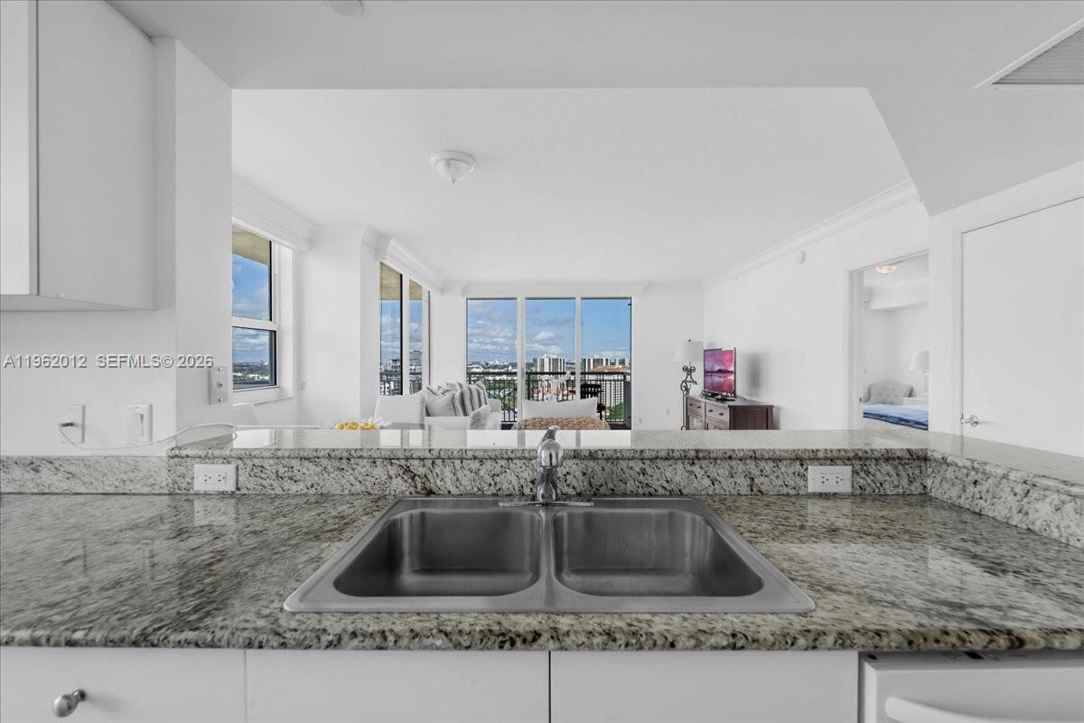 TURNBERRY ON THE GREEN CO - Residential