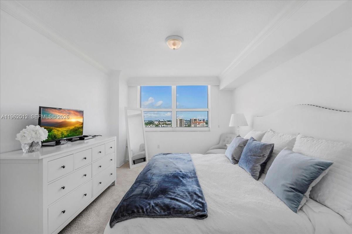 TURNBERRY ON THE GREEN CO - Residential