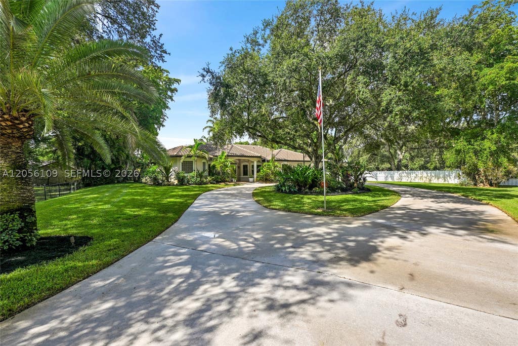 Photo of 11070 SW 52nd Ct, Davie, FL 33328 (MLS # A12056109)