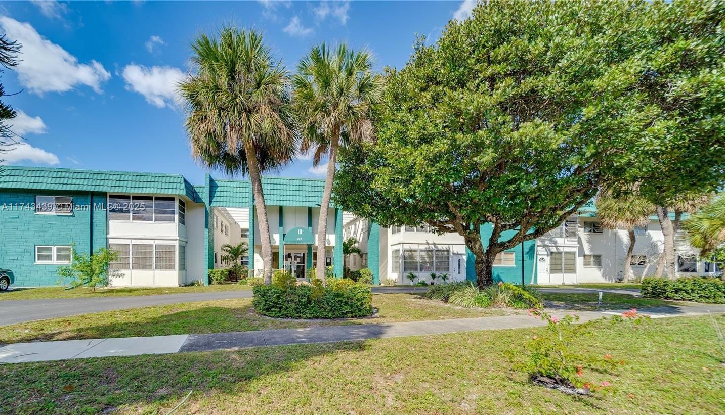 Property for Sale at 2271 Nw 47th Ter 200, Lauderhill, Miami-Dade County, Florida - Bedrooms: 2 
Bathrooms: 2  - $120,000