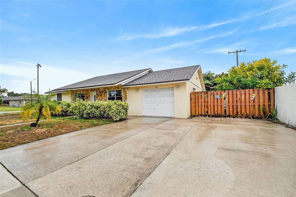 Photo of 1319 W Jennings St, Lantana, FL 33462 (MLS # A11960371)