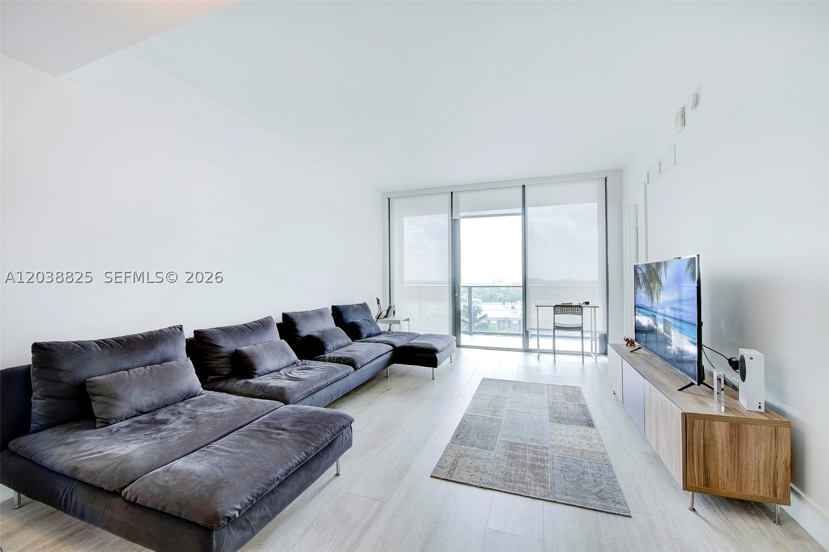 121 NE 34th St 1111