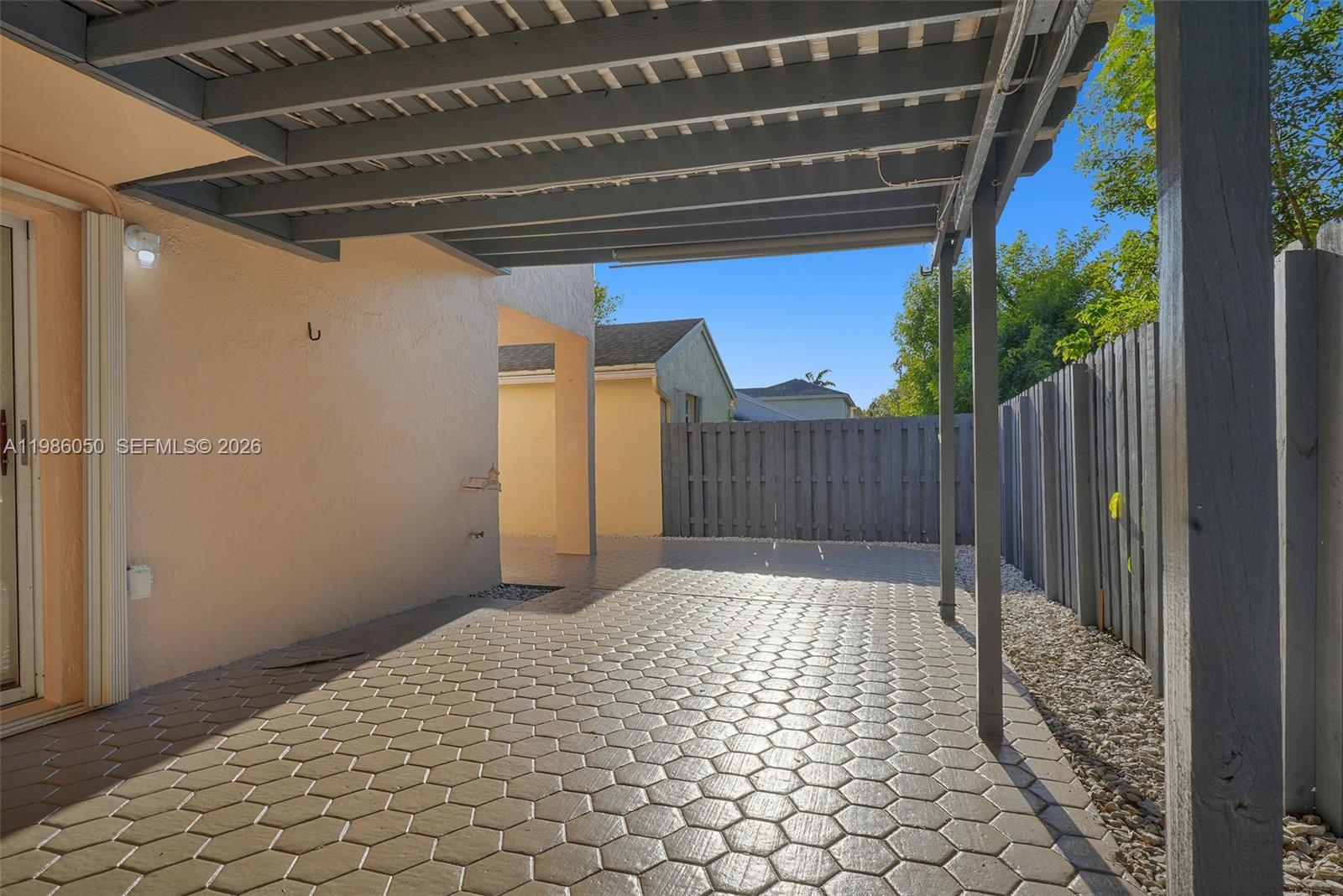 AMARETTO - Residential Lease