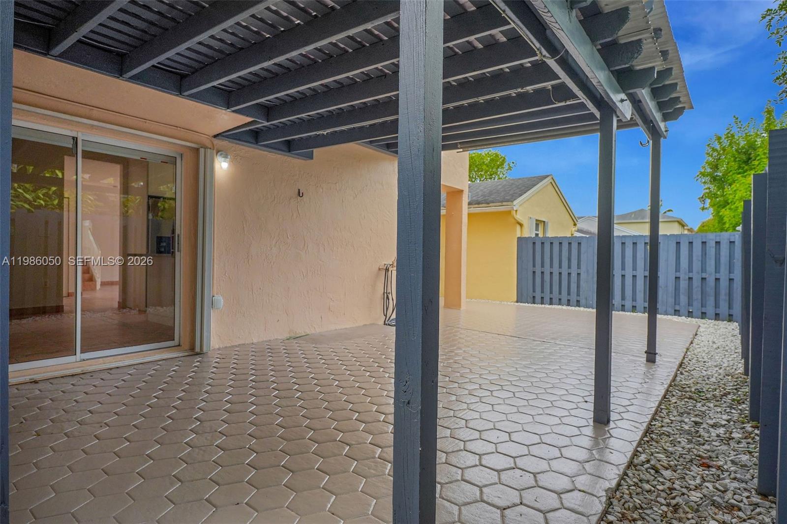 AMARETTO - Residential Lease